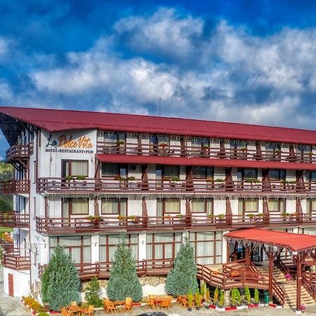 Zărneşti Hotel La Dolce Vita מראה חיצוני תמונה