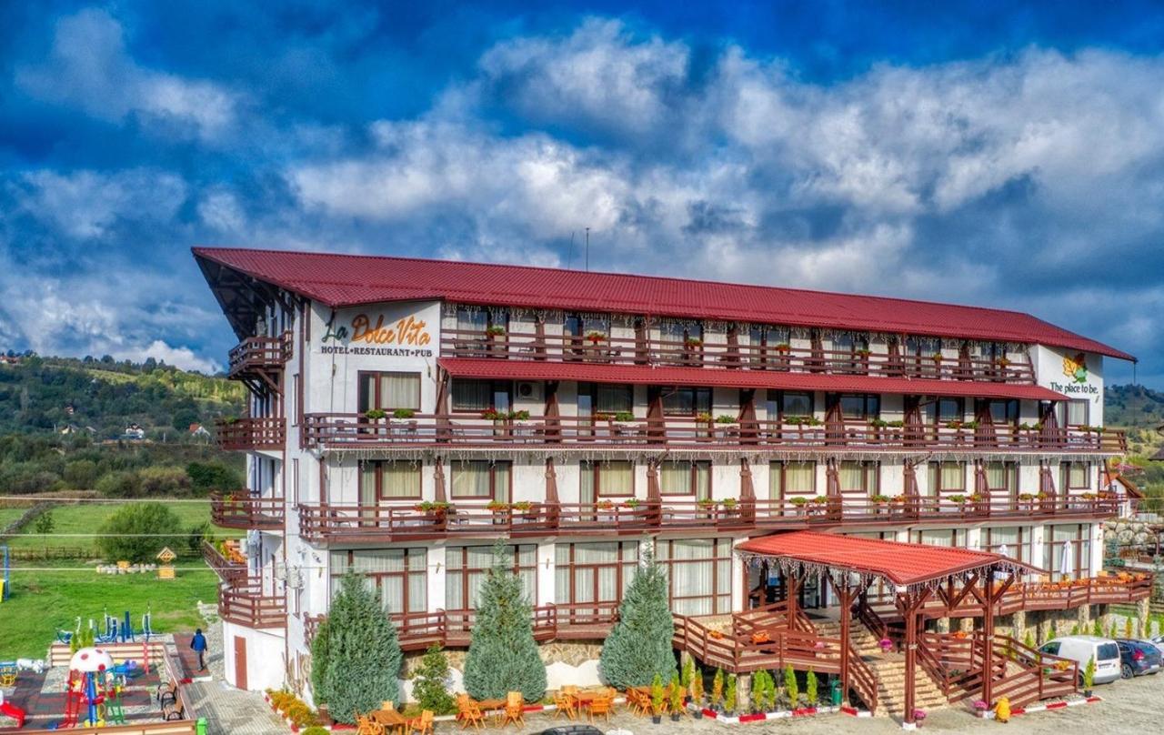 Zărneşti Hotel La Dolce Vita מראה חיצוני תמונה