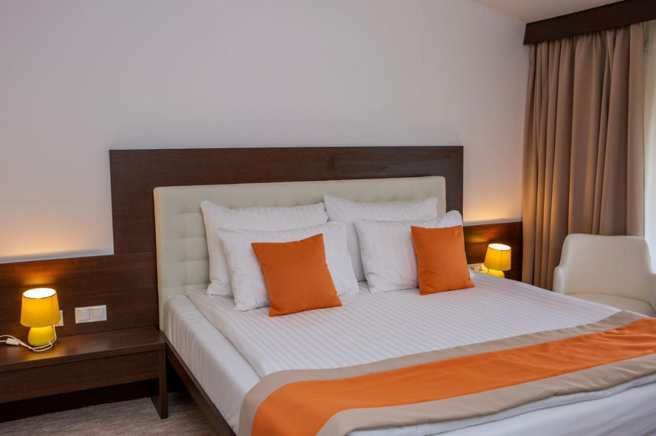 Zărneşti Hotel La Dolce Vita מראה חיצוני תמונה