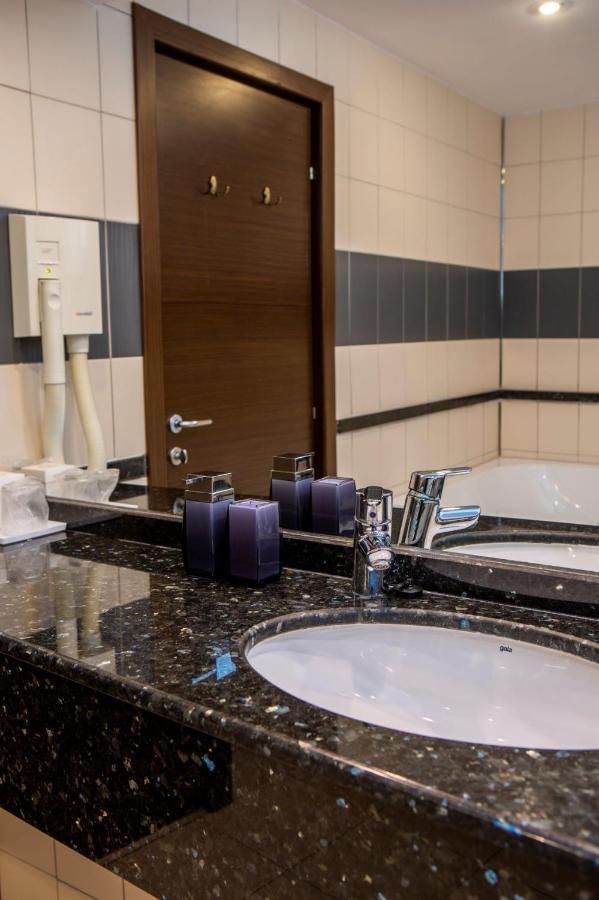 Zărneşti Hotel La Dolce Vita מראה חיצוני תמונה