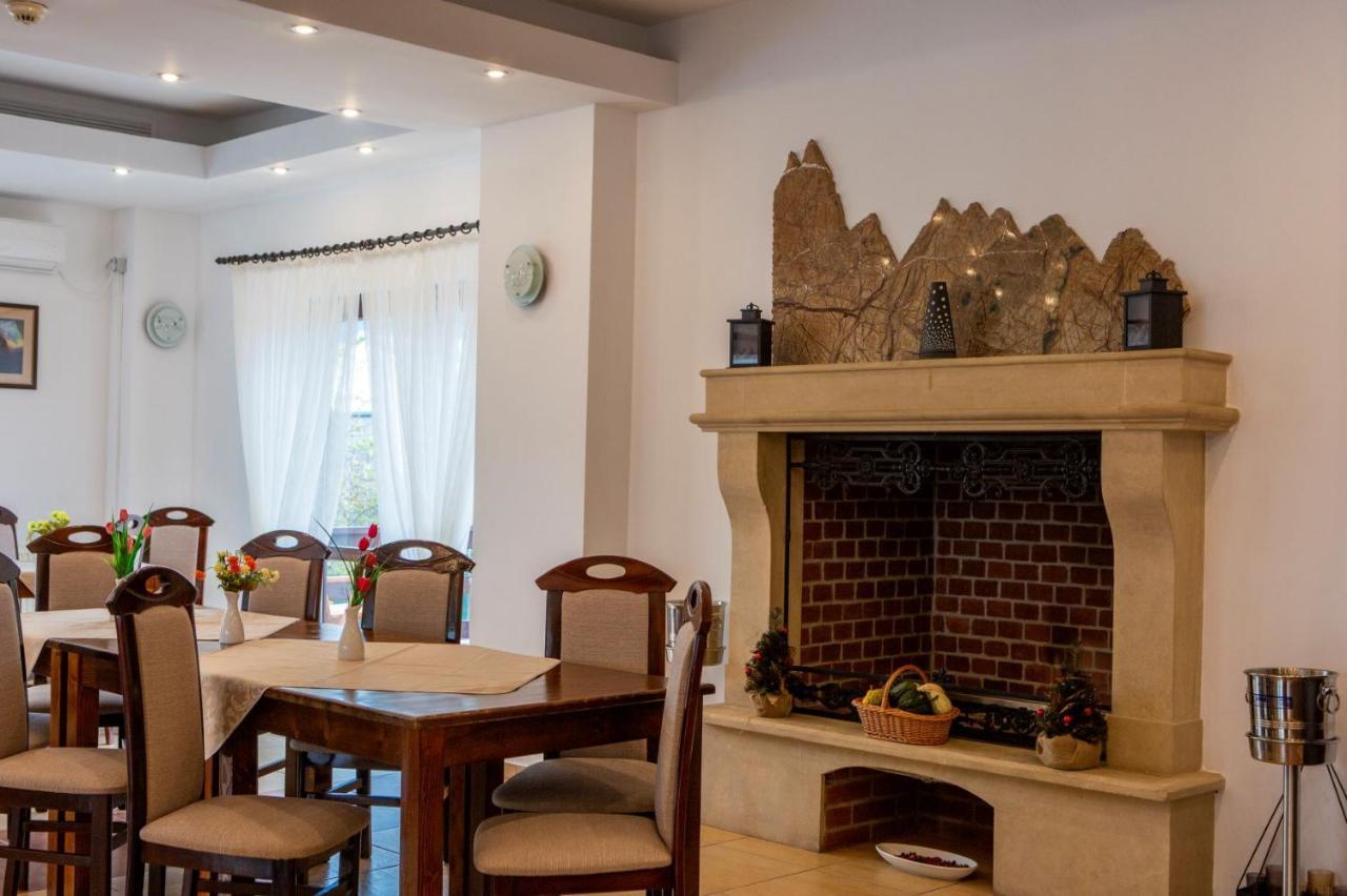 Zărneşti Hotel La Dolce Vita מראה חיצוני תמונה