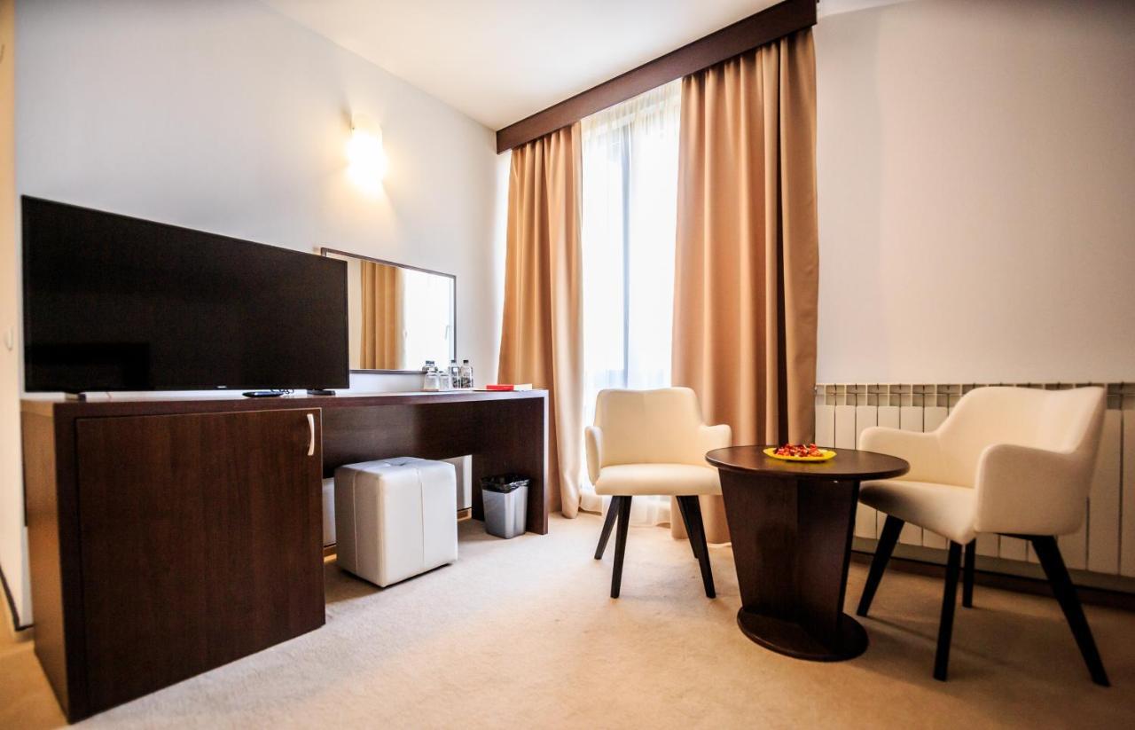 Zărneşti Hotel La Dolce Vita מראה חיצוני תמונה