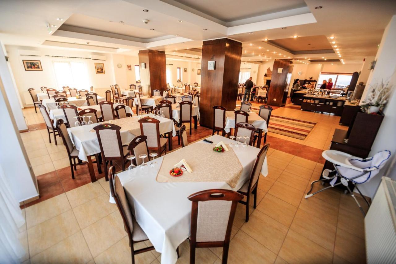 Zărneşti Hotel La Dolce Vita מראה חיצוני תמונה