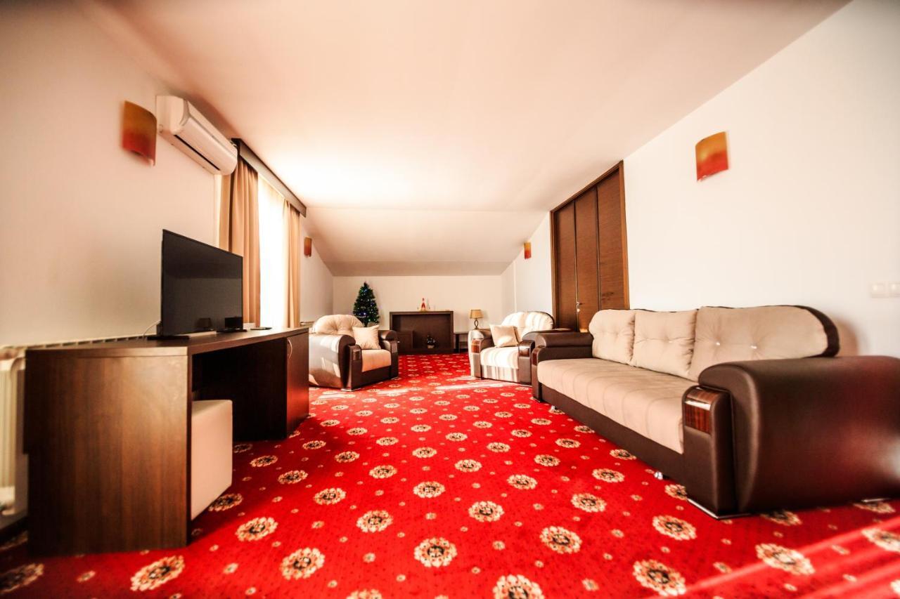Zărneşti Hotel La Dolce Vita מראה חיצוני תמונה